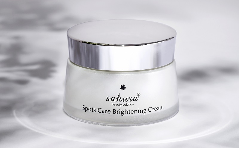Kem-duong-da-Sakura-Spots-Care-Brightening-Cream